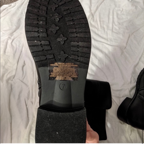 Sold on daughters closet - Picture 4 of 4